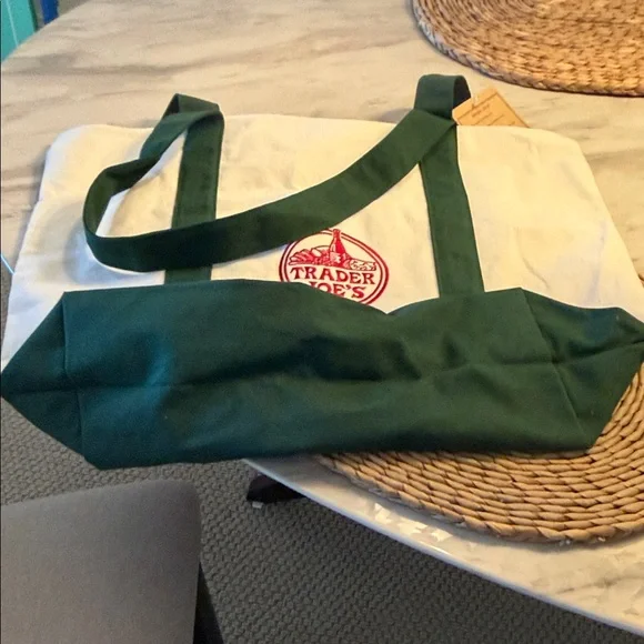 Trader Joe's Reusable Tote Bag with Green Straps NWT - Picture 12 of 12
